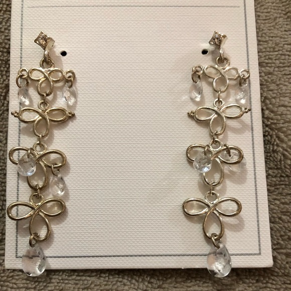 ⭐️ 10-4-$10- Dangling Earrings - costume jewelry - Picture 2 of 8